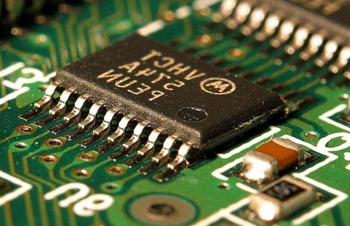 fungsi chipset adalah