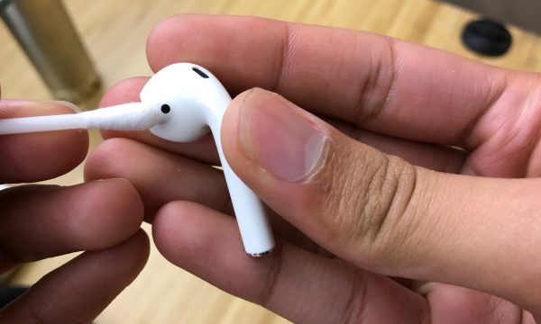 cara membersihkan earphone yang kotor