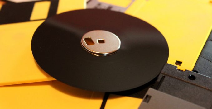 Pengertian Floppy Disk Beserta Sejarah, Fungsi dan Cara Kerja Floppy Disk