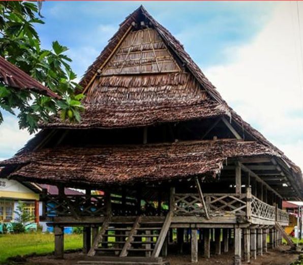  Rumah  Adat MALUKU Beserta Penjelasannya Gambar  LENGKAP 