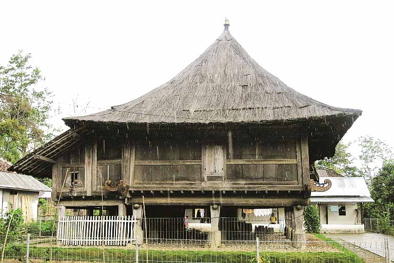 rumah adat lampung