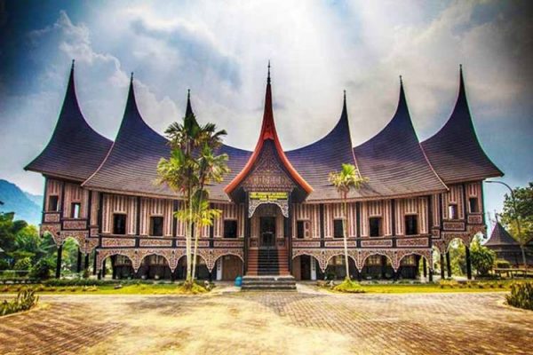  Rumah  Adat MINANGKABAU  Ciri Khasnya Gambar  LENGKAP 