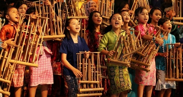 Alat Musik Jawa Angklung