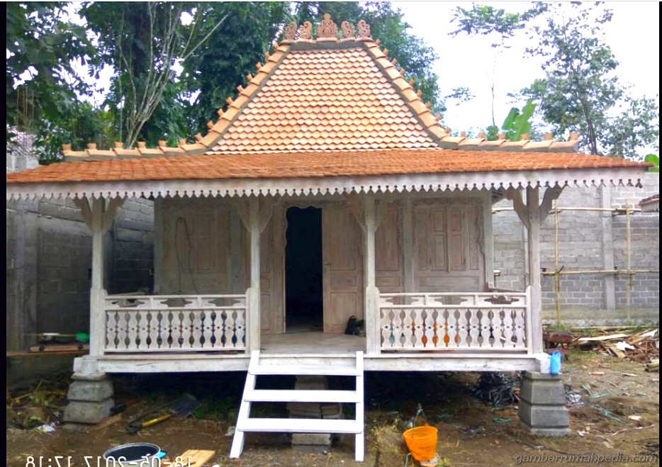 emperan rumah joglo