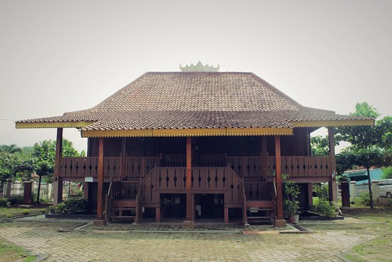  Rumah  Adat LAMPUNG Beserta Ciri Khasnya Gambar LENGKAP 