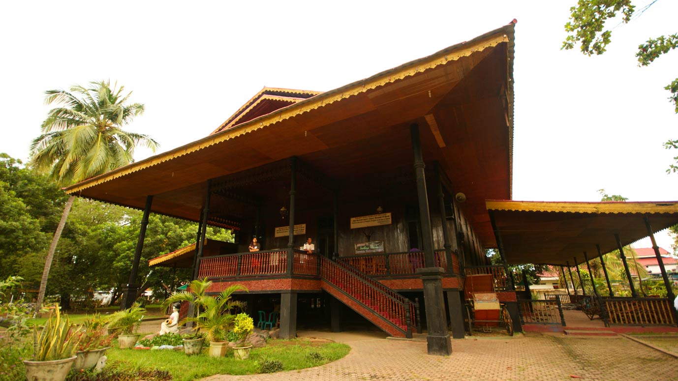 rumah adar sulawesi selatan : suku luwuk