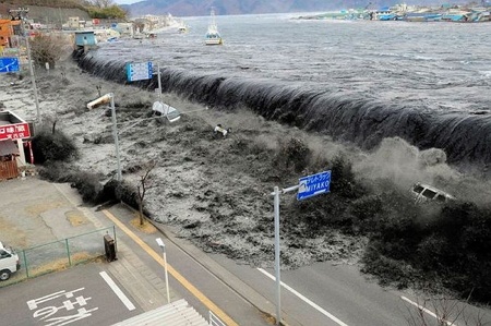 teks eksplanasi tentang tsunami