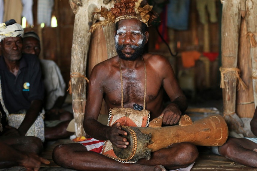 Alat Musik Tifa di Papua