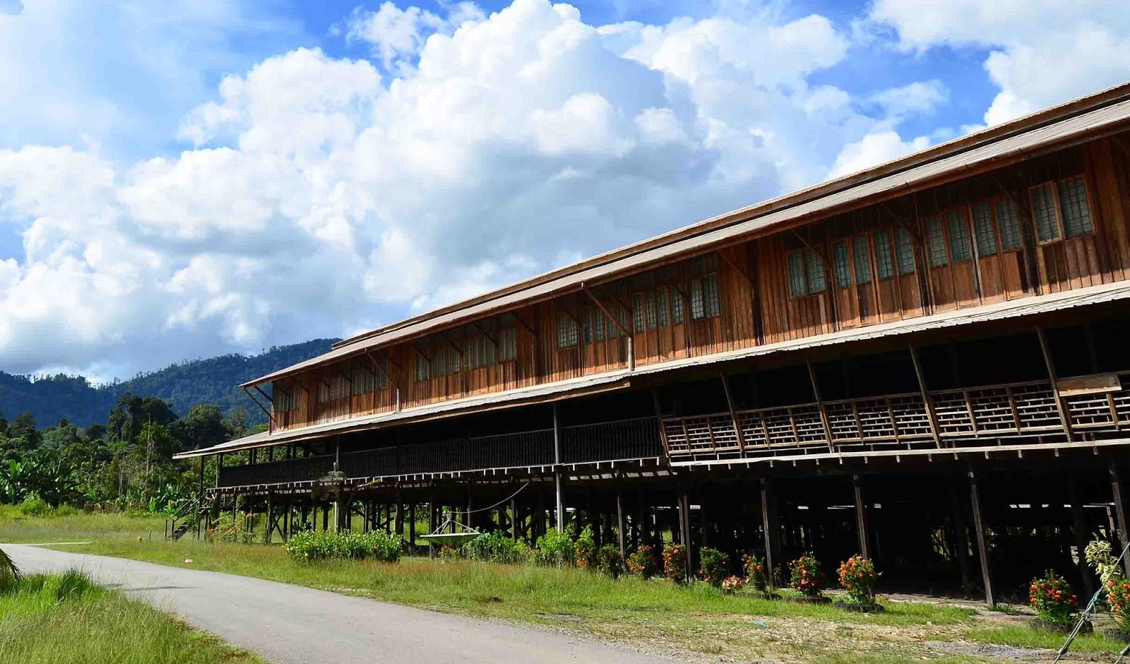  Rumah  Adat Kalimantan  Barat  Ciri Khasnya Gambar LENGKAP 