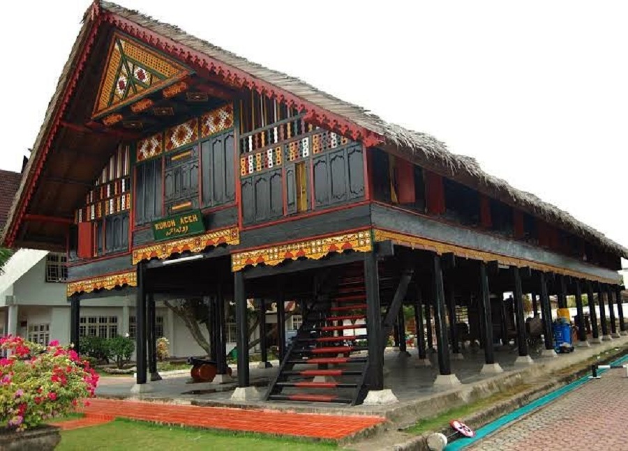 Rumah Adat Aceh Krong Bade