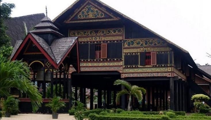 Seuramoe - Rumah Adat Aceh Krong Bade