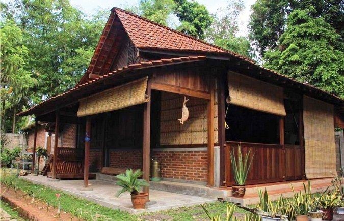 Rumah Adat Sunda Badak Heuay