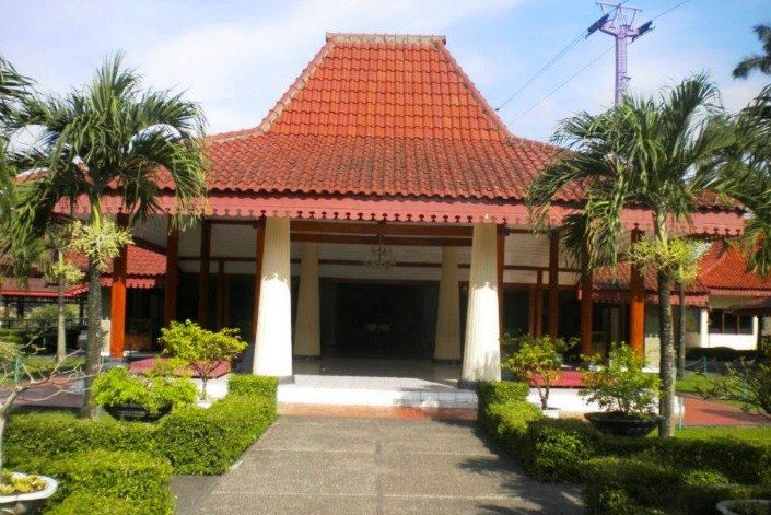 Rumah Adat Jawa Barat Kasepuhan Cirebon