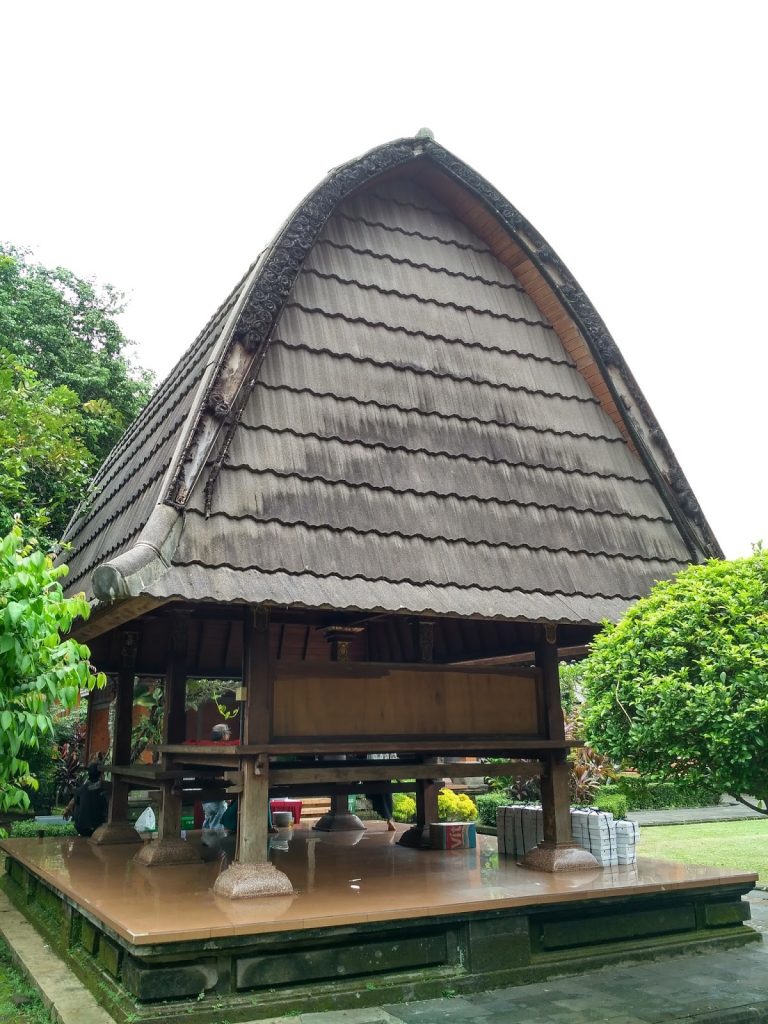 Rumah Adat Bali Jineng