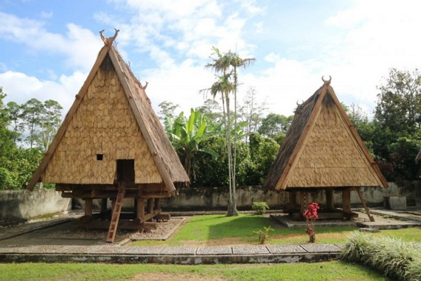 Struktur Rumah Adat Tambi