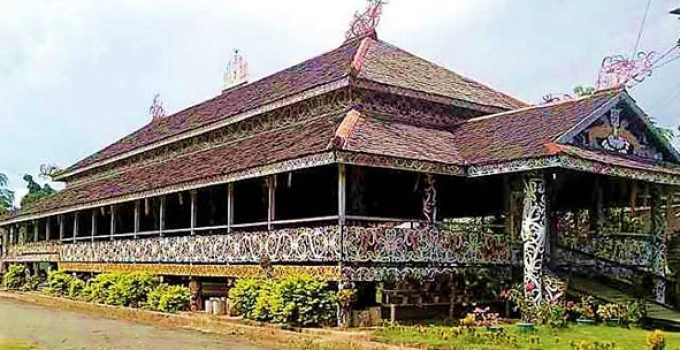Rumah Adat Kalimantan Timur : Ciri Khas dan Keunikan Beserta Gambarnya
