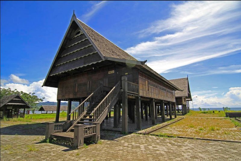 Rumah Adat Sulawesi Barat (Banoa Sibatang)