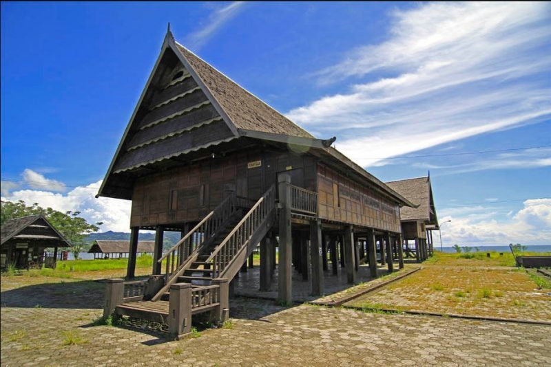 rumah adat banoa sibatang