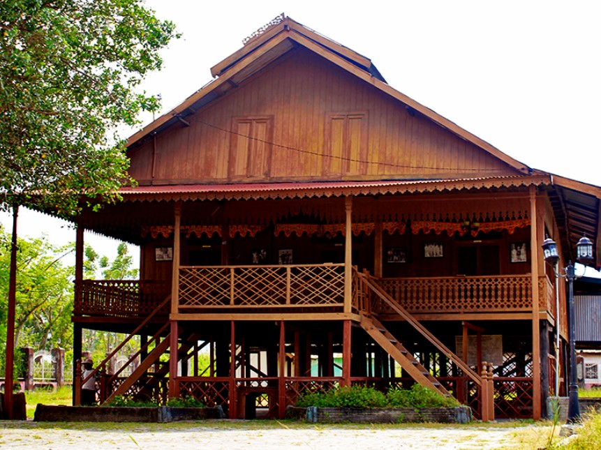 Rumah Adat Sulawesi Tengah : Rumah Souraja