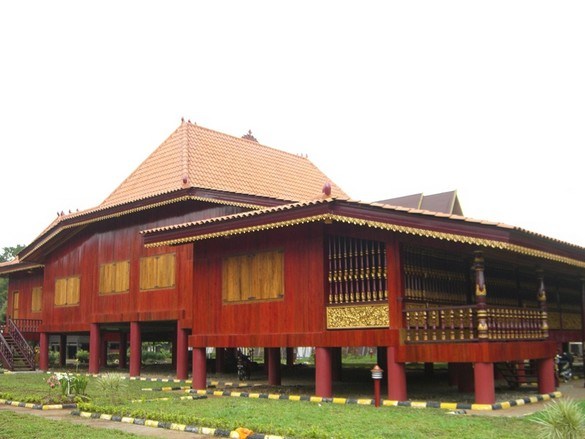 Rumah Adat Sumatera Selatan