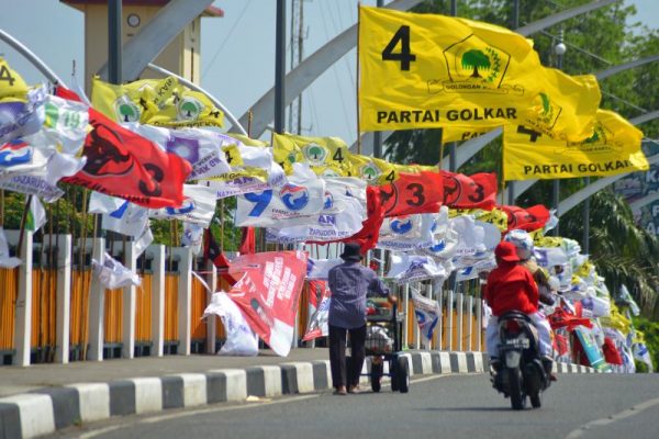 Fungsi Politik Sebagai Sarana Pengatur Politik