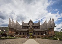 Rumah Adat Sumatera Barat : Ciri-ciri dan Keunikan Beserta Gambarnya