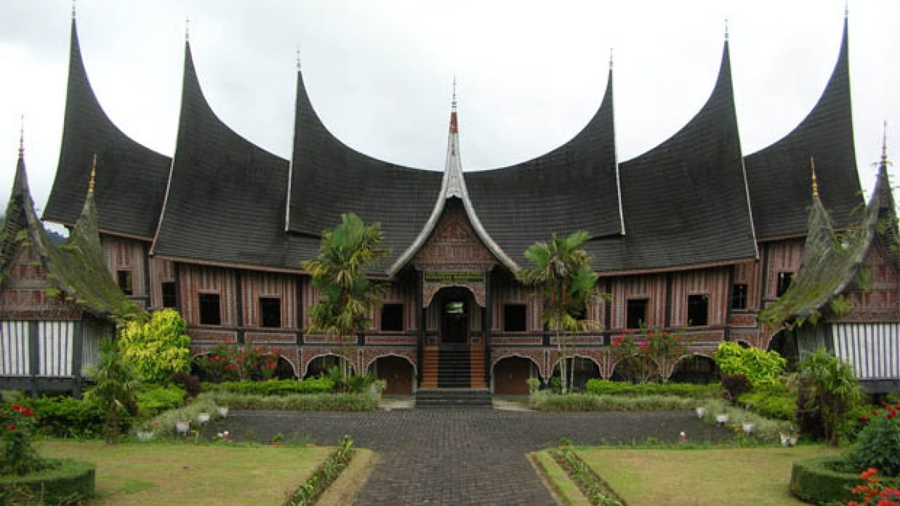 Rumah Adat Gadang Ciri Khas Dan Keunikannya Gambar