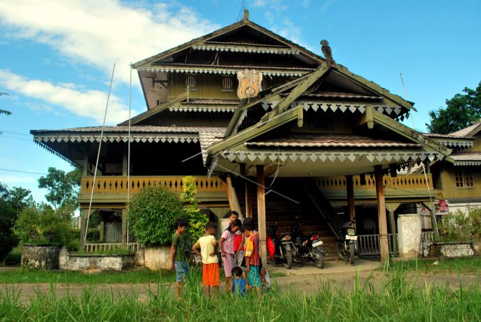 Rumah Adat Sulawesi Tenggara Baton