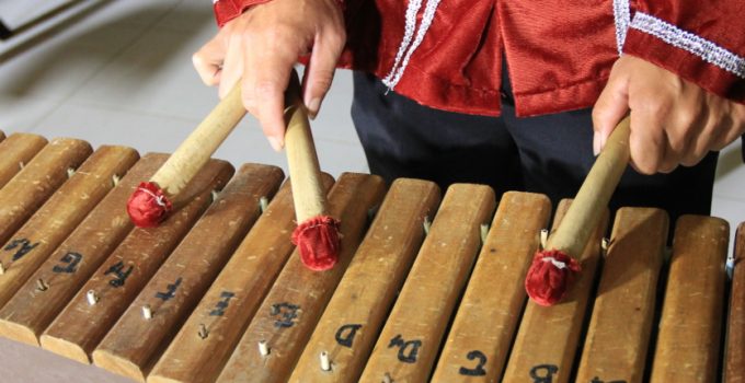 Alat Musik Sulawesi Utara : Sejarah, Asal Daerah dan Cara Memainkannya