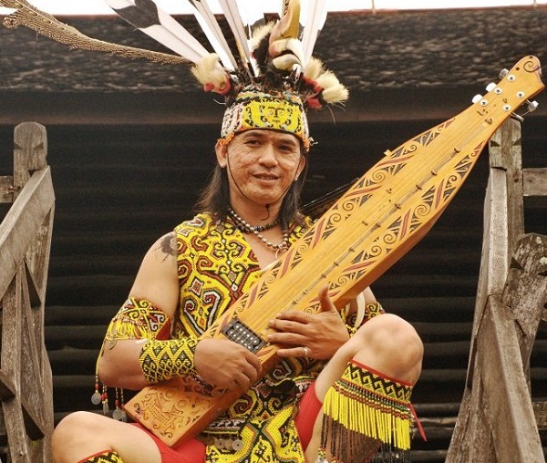 Alat Musik Kalimantan Timur Sapeq