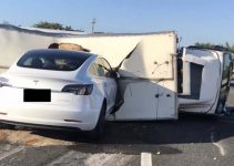 Mobil Tesla Tabrak Truk Terguling, Fitur Keselamatan Jadi Sorotan
