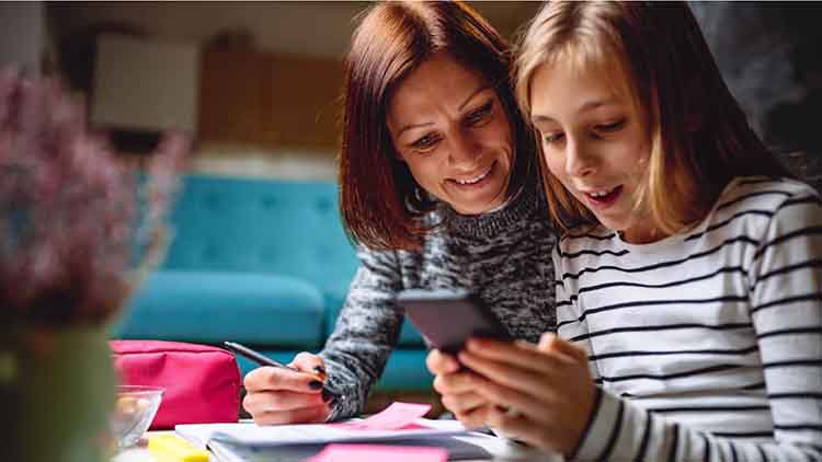 Bimbingan Orang Tua Belajar Online Dari Rumah