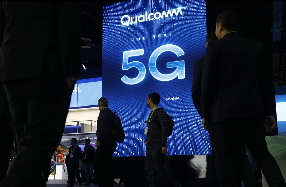 Spanduk iklan 5G Qualcomm di CES Internasional 2029 di Las Vegas, Amerika Serikat