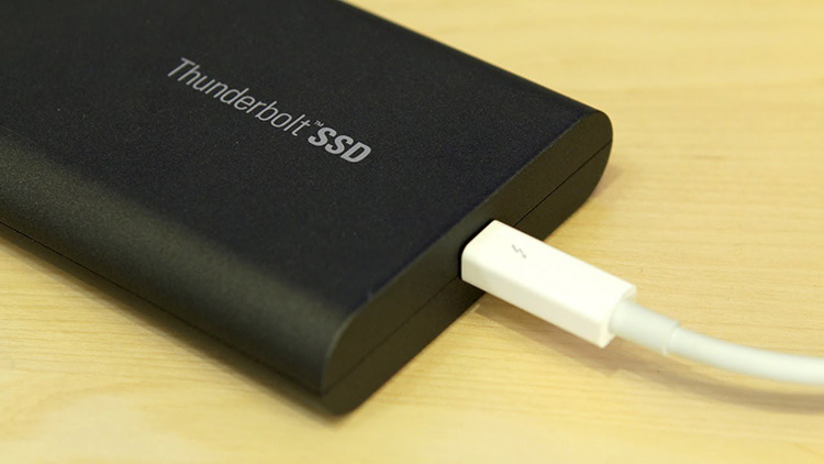 Pembaruan Windows 10 Thunderbolt SSD BSOD