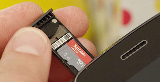 Seberapa Penting Keberadaan Slot MicroSD di Smartphone Sekarang Ini?