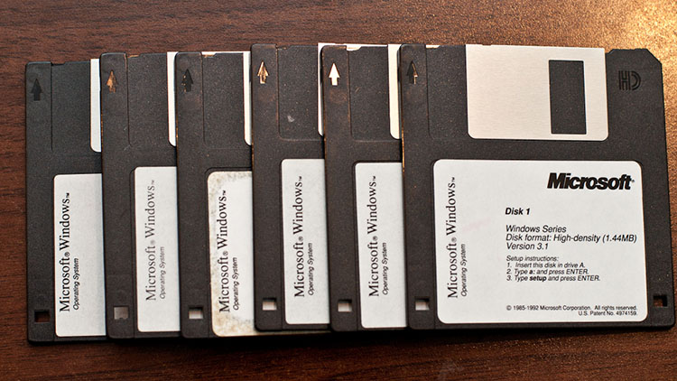 Floppy Disk Masih Bisa Digunakan Dengan Lancar di Windows 11
