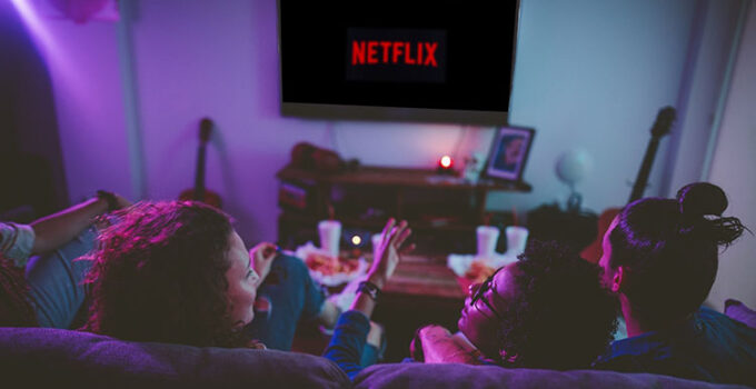 Netflix Kehilangan Ratusan Ribu Pelanggan, Harga Sahamnya Jatuh