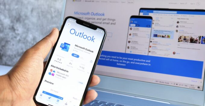 Outlook Kini Tampilkan Iklan di Android dan iOS