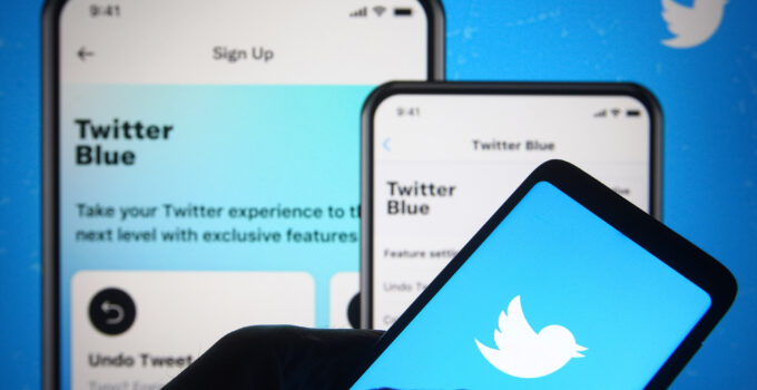 Twitter Akhirnya Tunda Perilisan Fitur Berbayar Twitter Blue