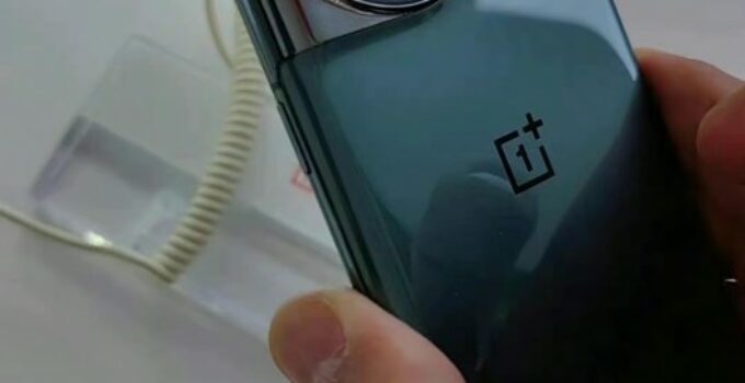 Intip Bocoran Terbaru OnePlus 11, Detail Display Desk Leak