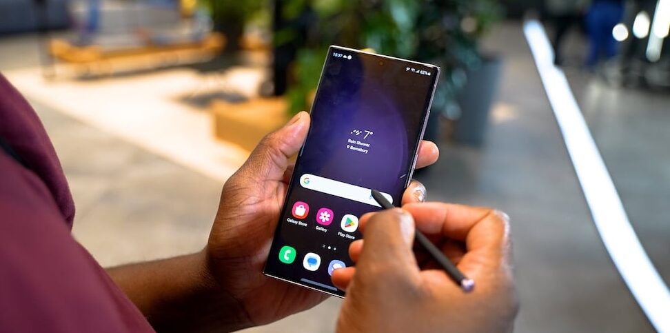 Galaxy S23 Ultra, Jadi Smartphone Pertama dengan Android 14?