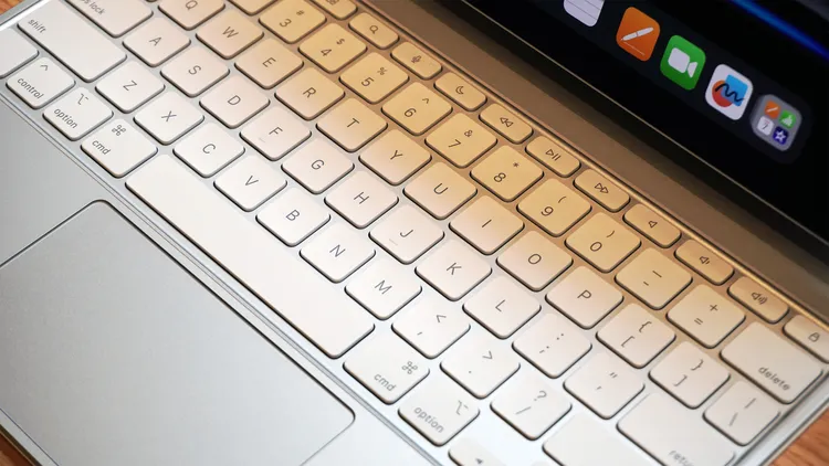 Apple “New Magic Keyboard” Bikin iPad Kelihatan Kayak MacBook!