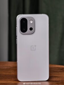 OnePlus 15 dan Ace 6 Siap Meluncur Bersamaan Oktober, Tanpa Kamera Hasselblad? OnePlus 15 dan Ace 6 Siap Meluncur Bersamaan Oktober, Tanpa Kamera Hasselblad?