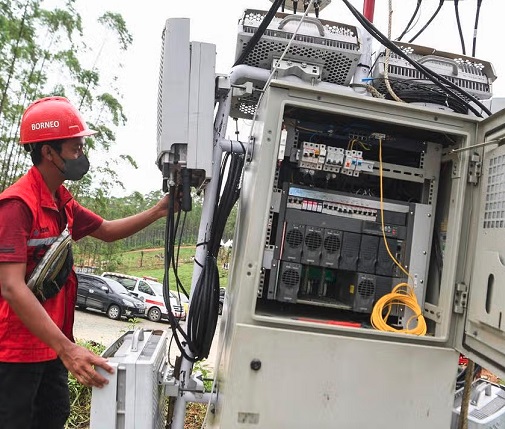 Gelap dan Terpencil: Mengapa Janji Koneksi Pascabencana Terhenti di Tengah Jalan?